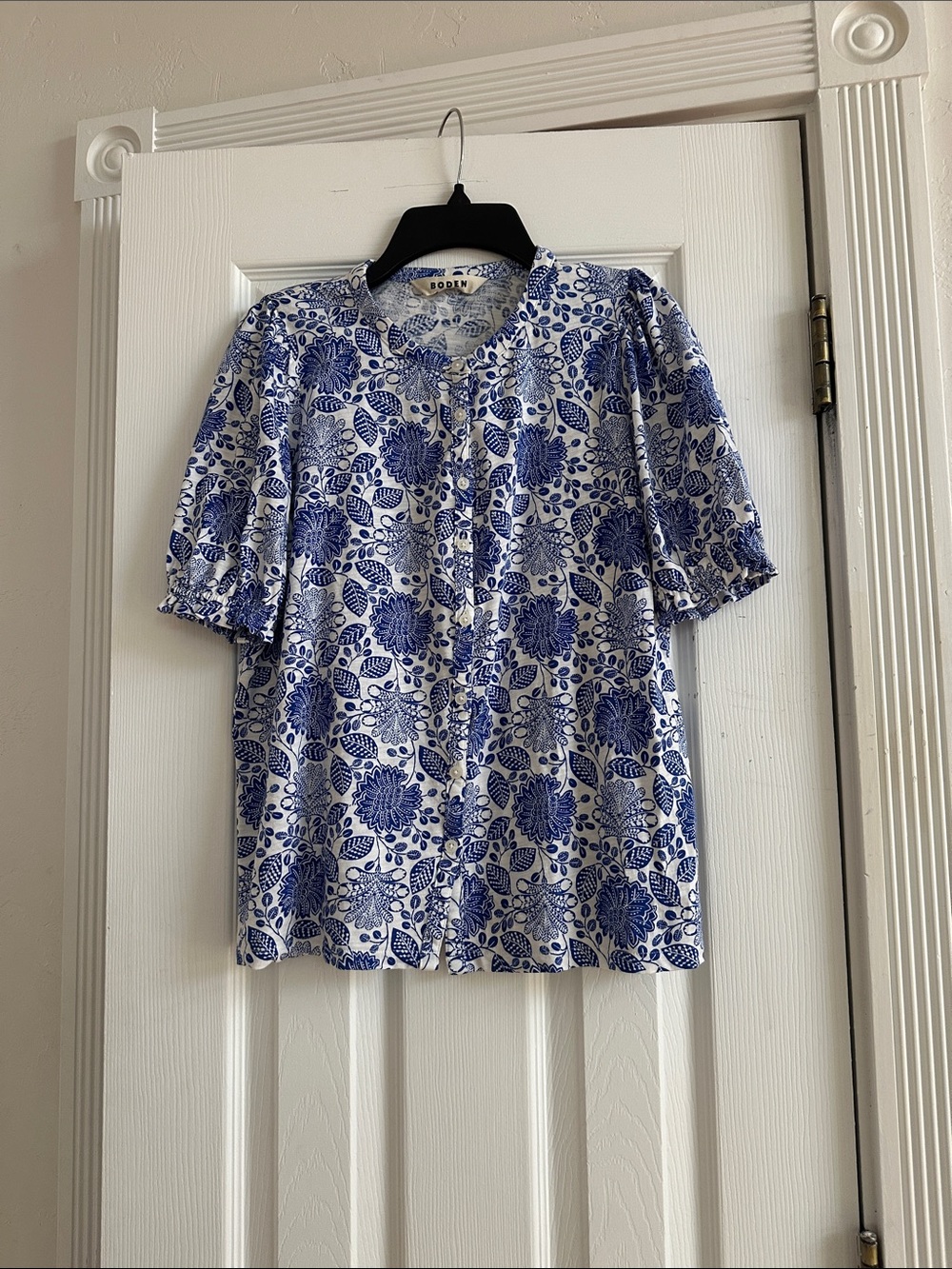 Boden Blue and White Floral Cotton Button-Front Blouse